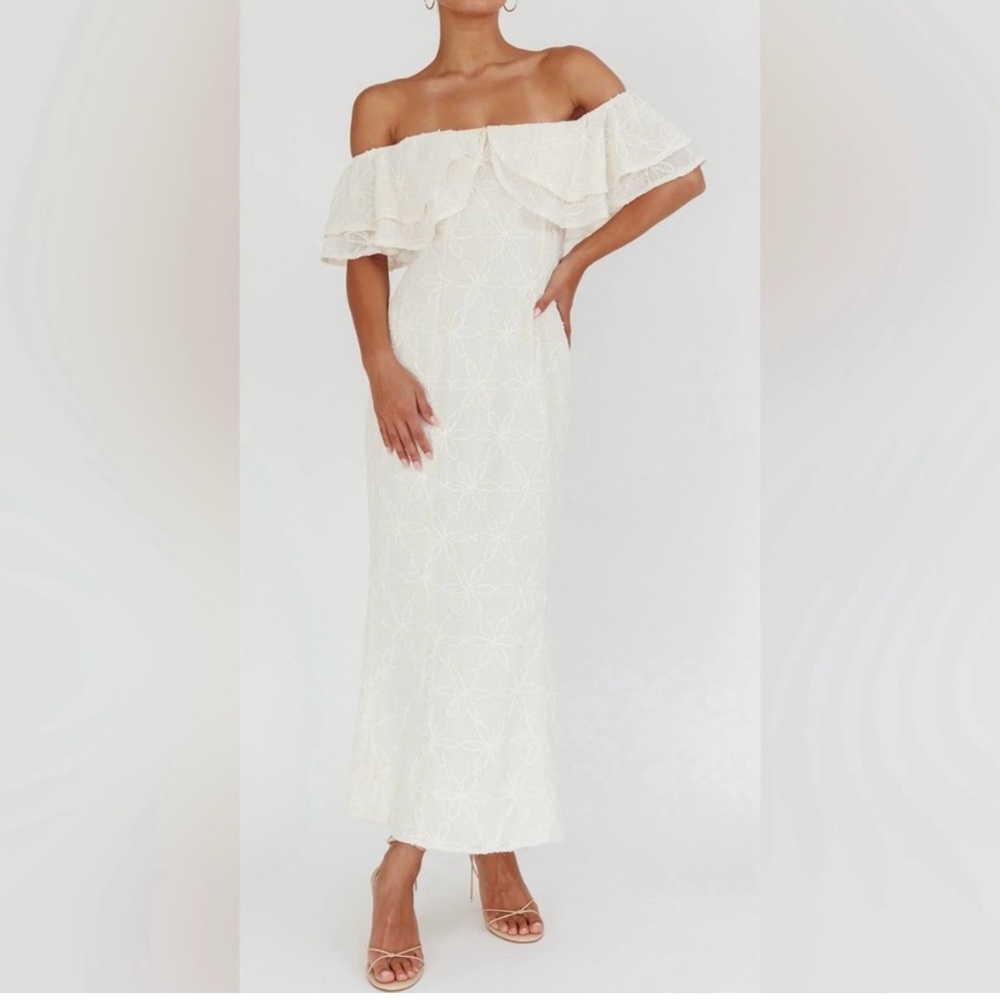 Selfie Leslie On-Off-Shoulder White/Cream Dress